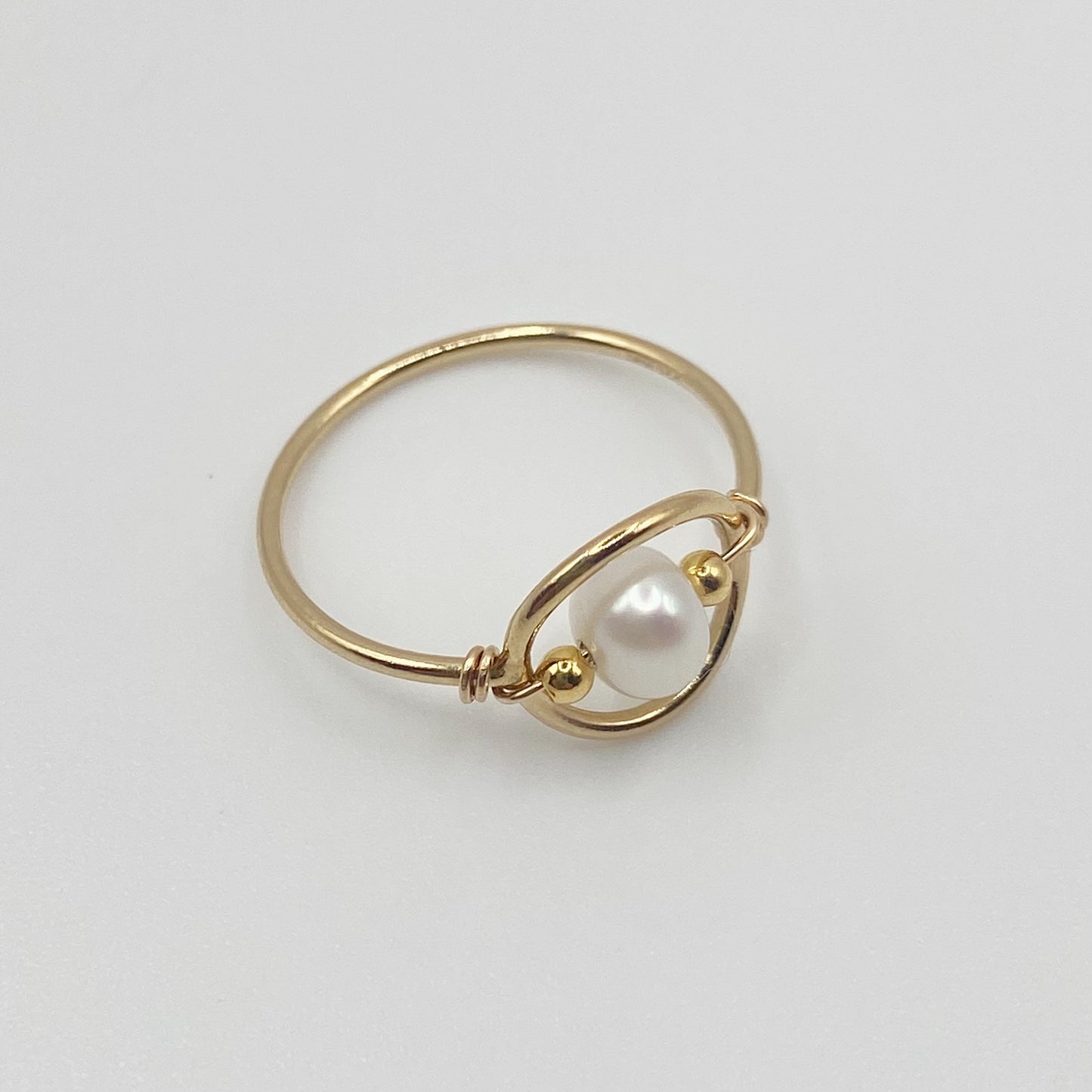 AMOUR - Bague anneau cercle avec sa perle d'eau douce