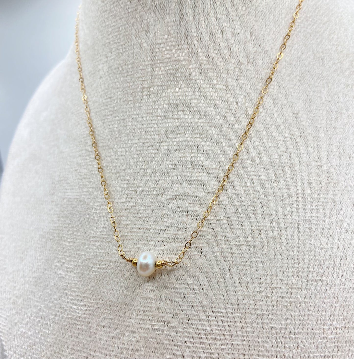 BONHEUR - Collier ras de cou et sa perle d'eau douce