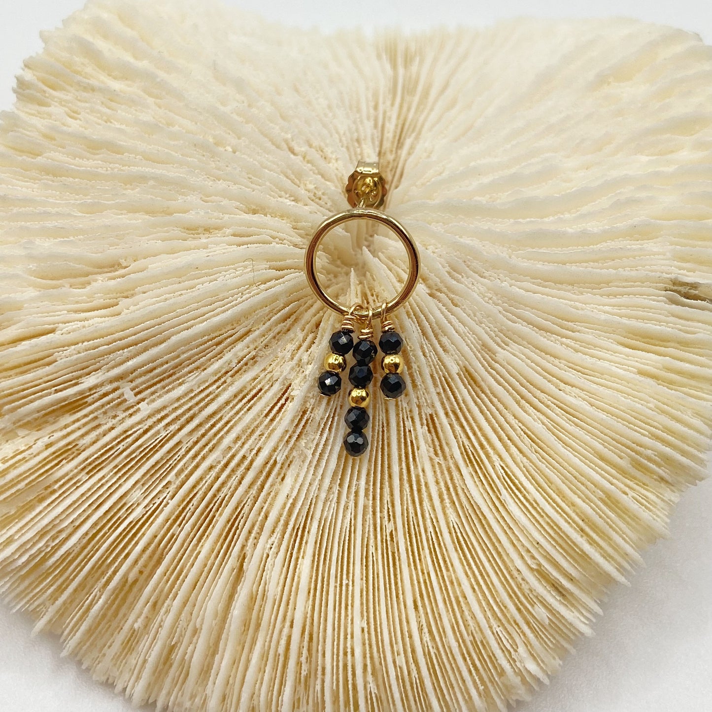 CLARTÉ - Boucles d'oreilles puces cercles lisses avec ses pierres semi-précieuses