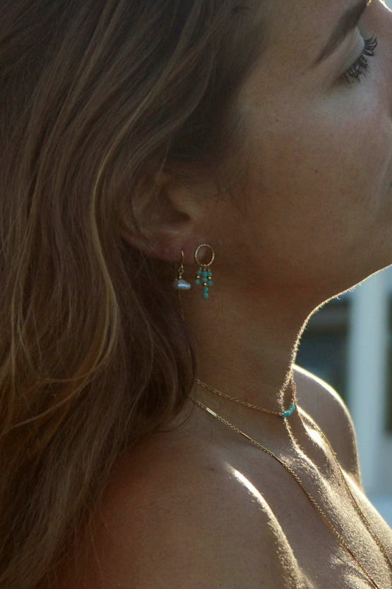 CLARTÉ - Boucles d'oreilles puces cercles effet martelé avec ses pierres semi-précieuses